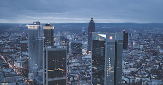Wohnungsnot in Städten. Zu sehen ist die Skyline von Frankfurt 