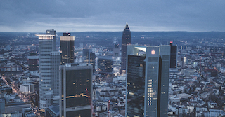 Wohnungsnot in Städten. Zu sehen ist die Skyline von Frankfurt